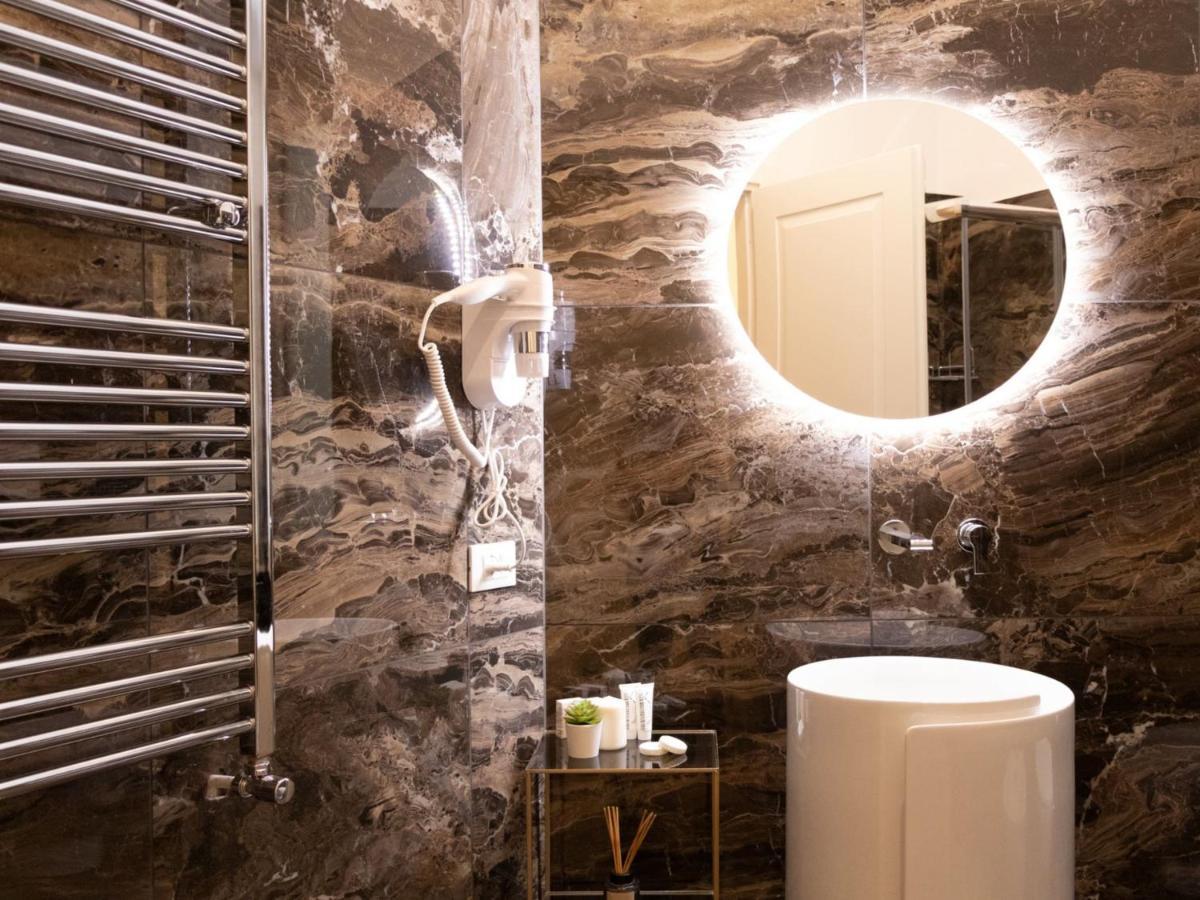 The Best Rent - Elegant Five-Bedrooms Apartment Near Colosseo Rome Exterior photo