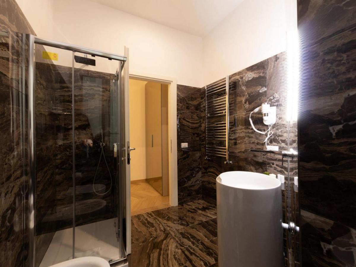 The Best Rent - Elegant Five-Bedrooms Apartment Near Colosseo Rome Exterior photo
