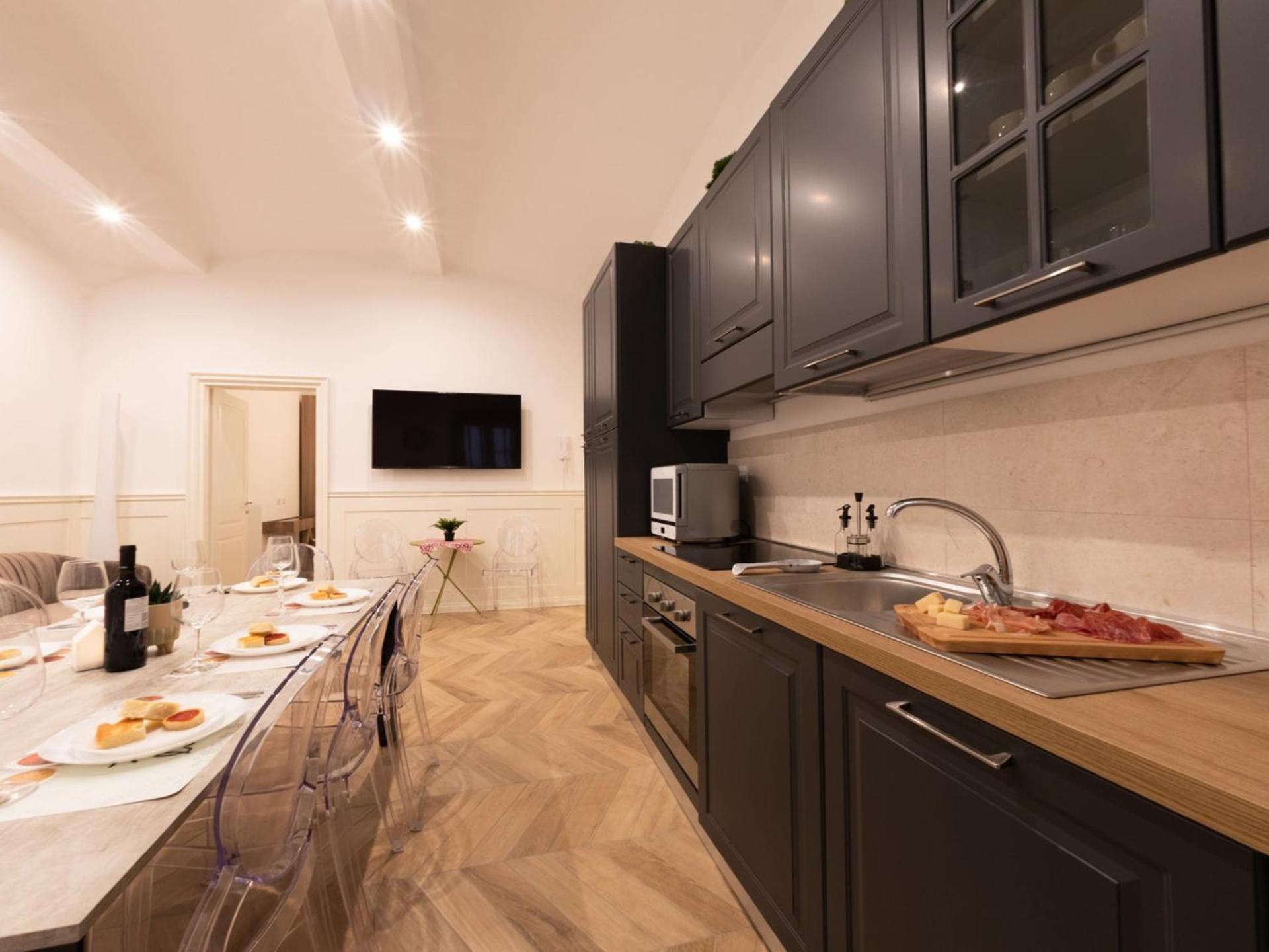 The Best Rent - Elegant Five-Bedrooms Apartment Near Colosseo Rome Exterior photo