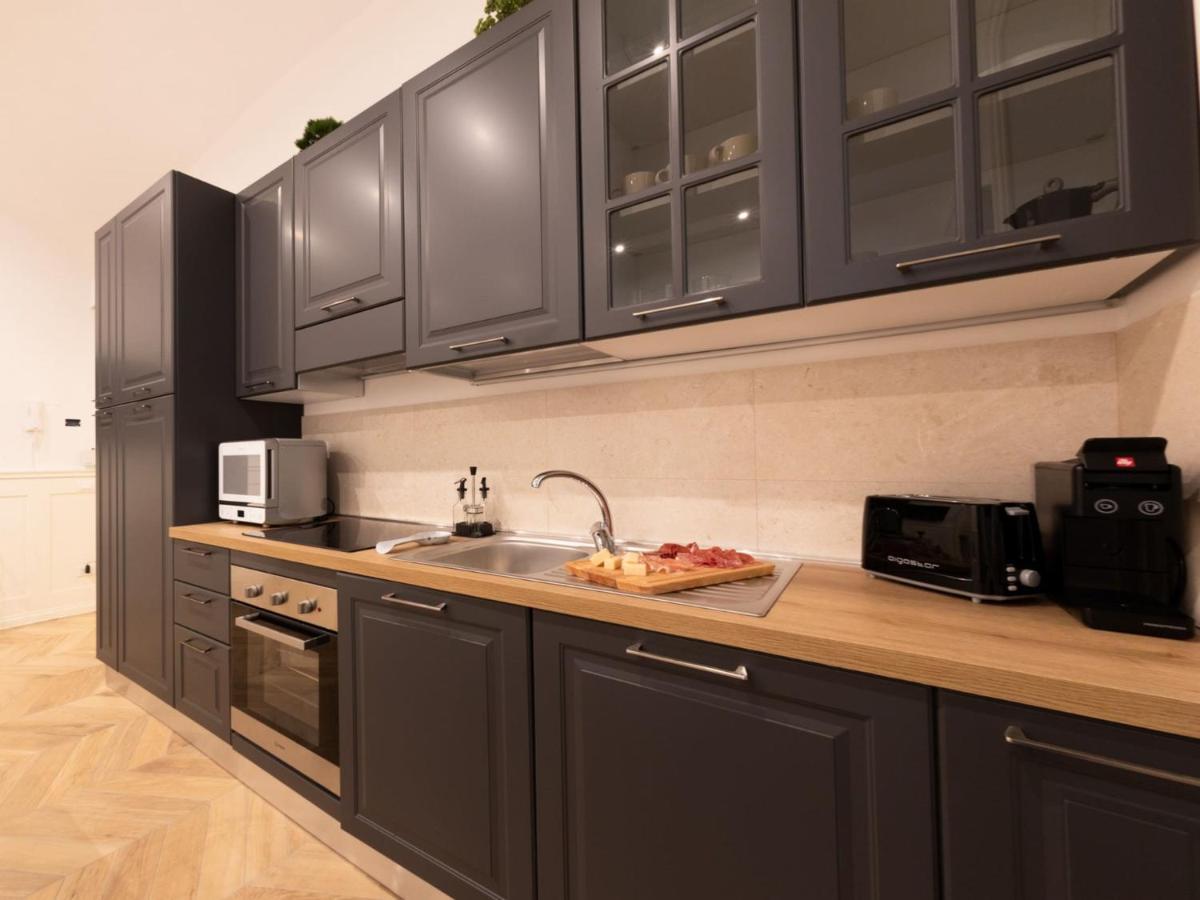 The Best Rent - Elegant Five-Bedrooms Apartment Near Colosseo Rome Exterior photo
