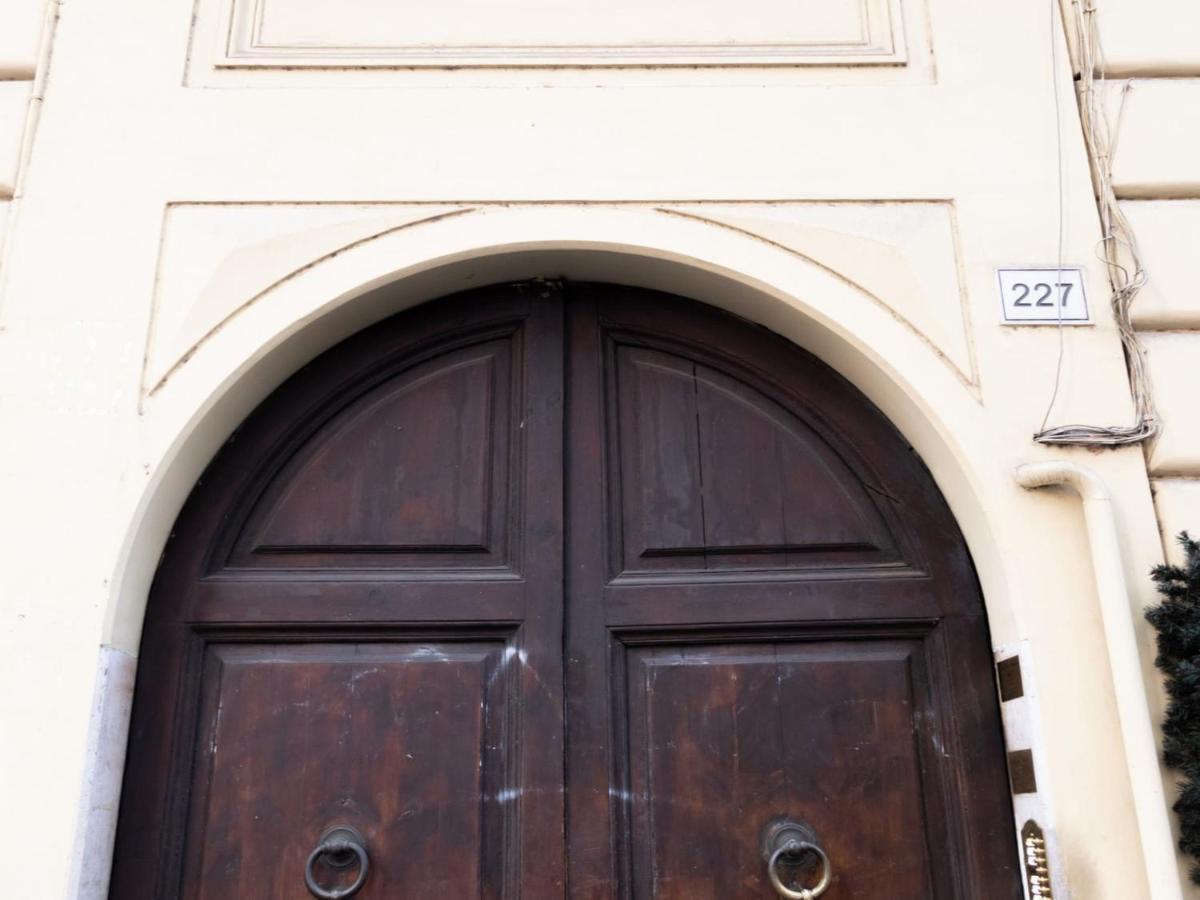 The Best Rent - Elegant Five-Bedrooms Apartment Near Colosseo Rome Exterior photo